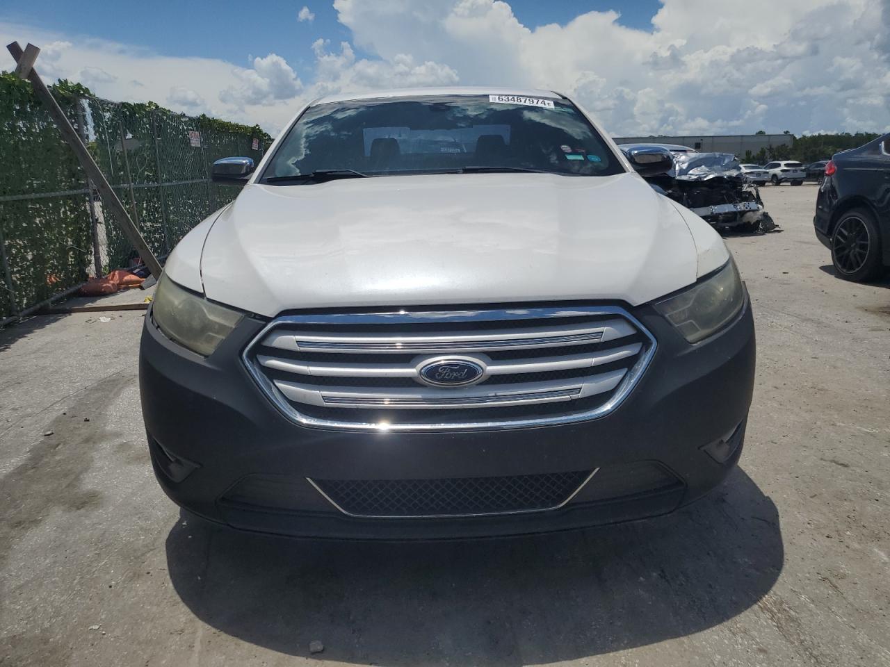 2014 Ford Taurus Limited - Image 5