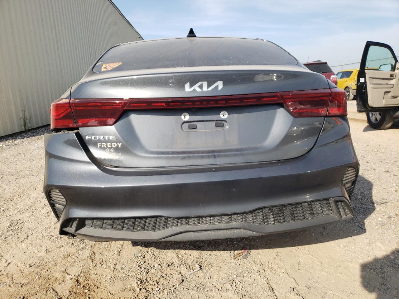 2022 Kia Forte Fe - Image 6
