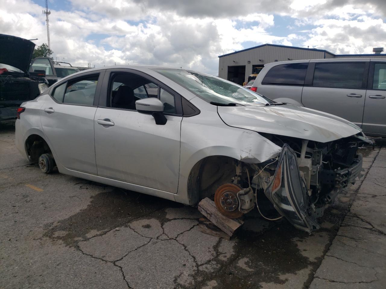 2020 Nissan Versa Sv - Фото 4