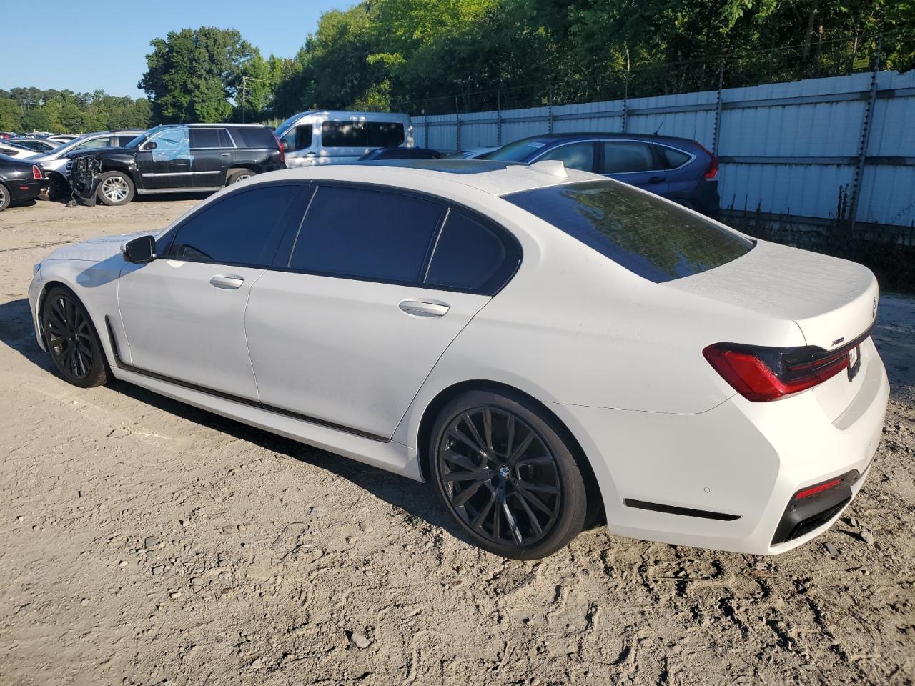 2022 BMW 750 Xi - Image 2