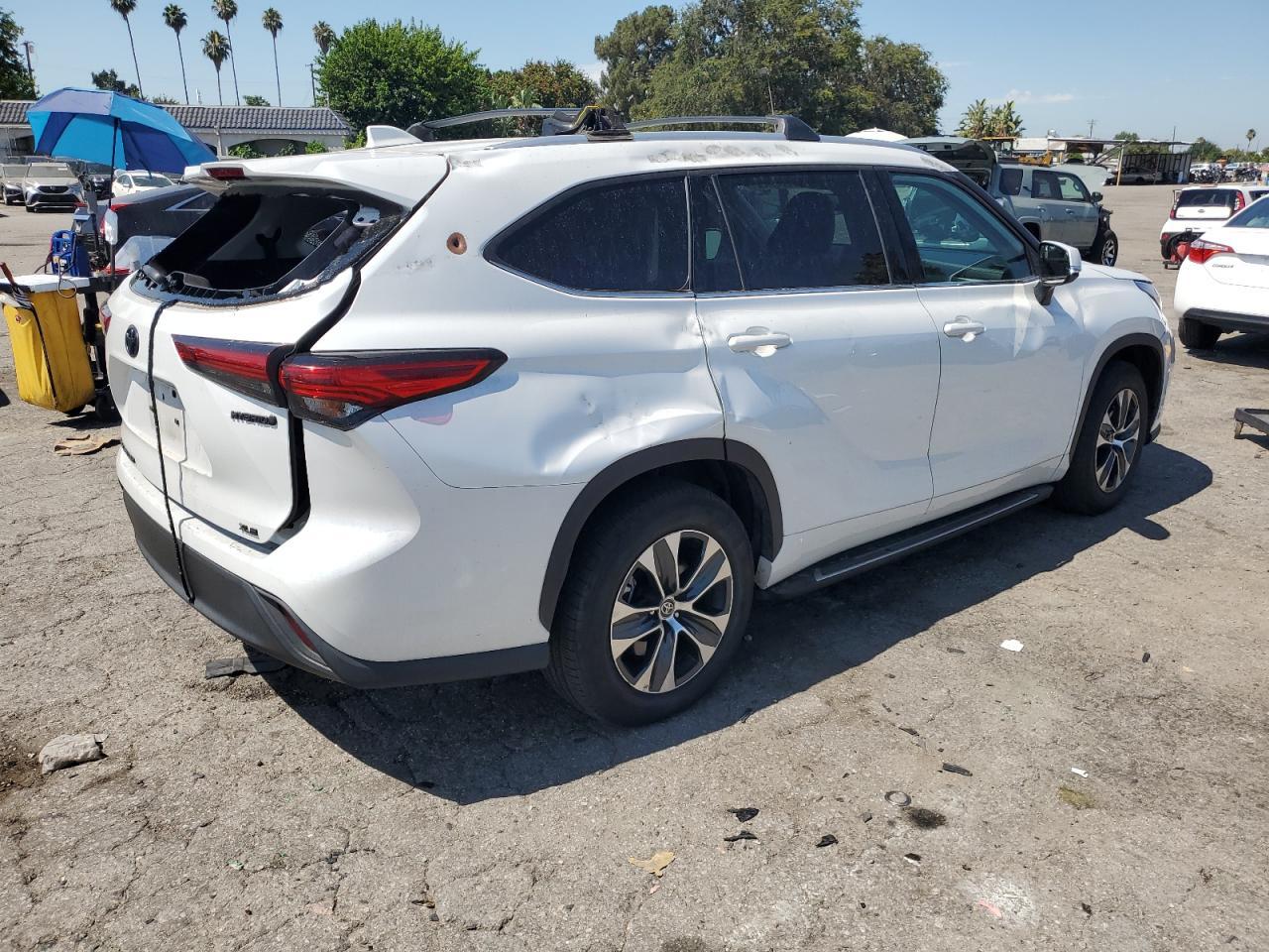 2022 Toyota Highlander Hybrid Xle - Image 3