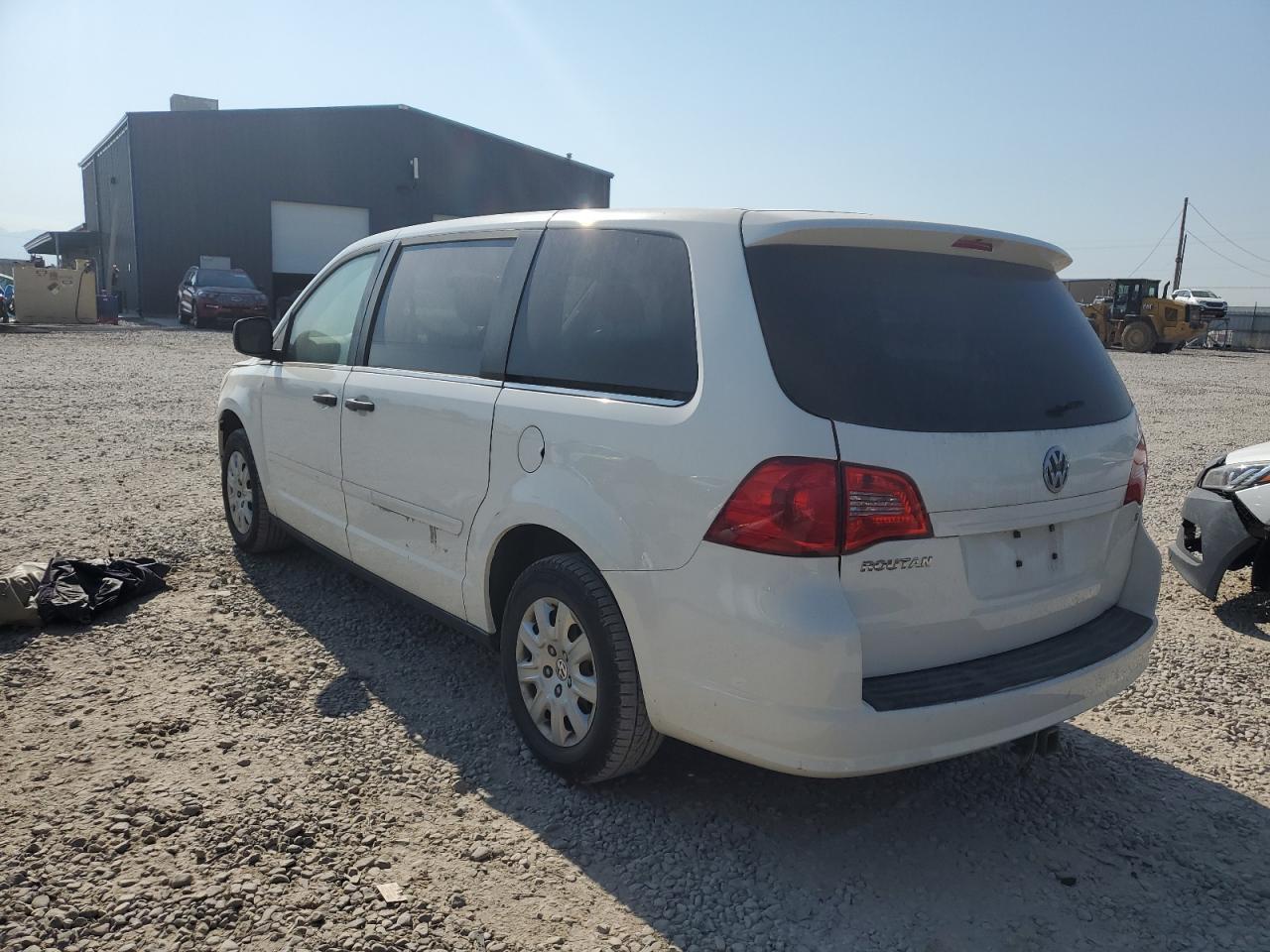 2010 Volkswagen Routan S - Фото 2