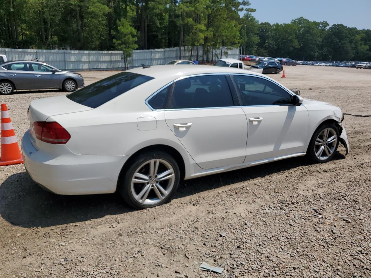 2014 Volkswagen Passat Se - Image 3