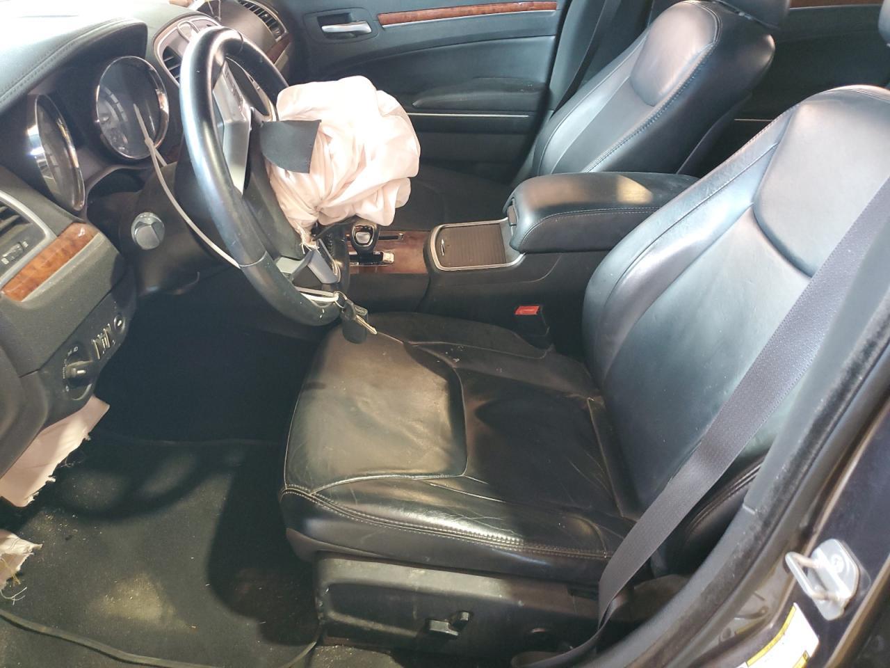 2014 Chrysler 300 - Image 7