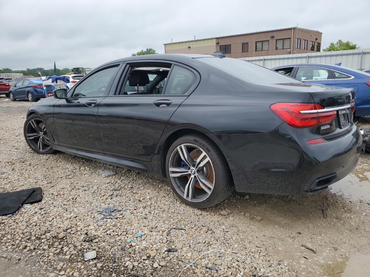 2017 BMW 750 I - Фото 2
