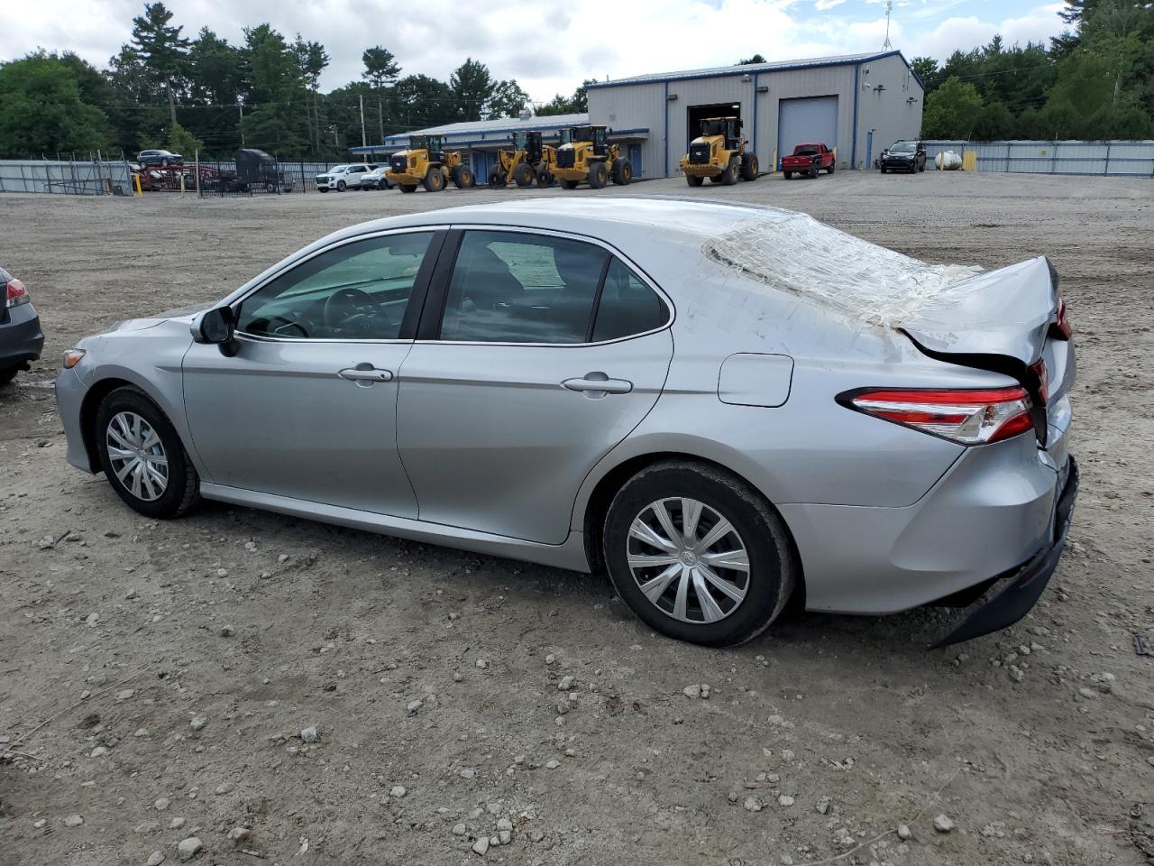 2018 Toyota Camry L - Фото 2