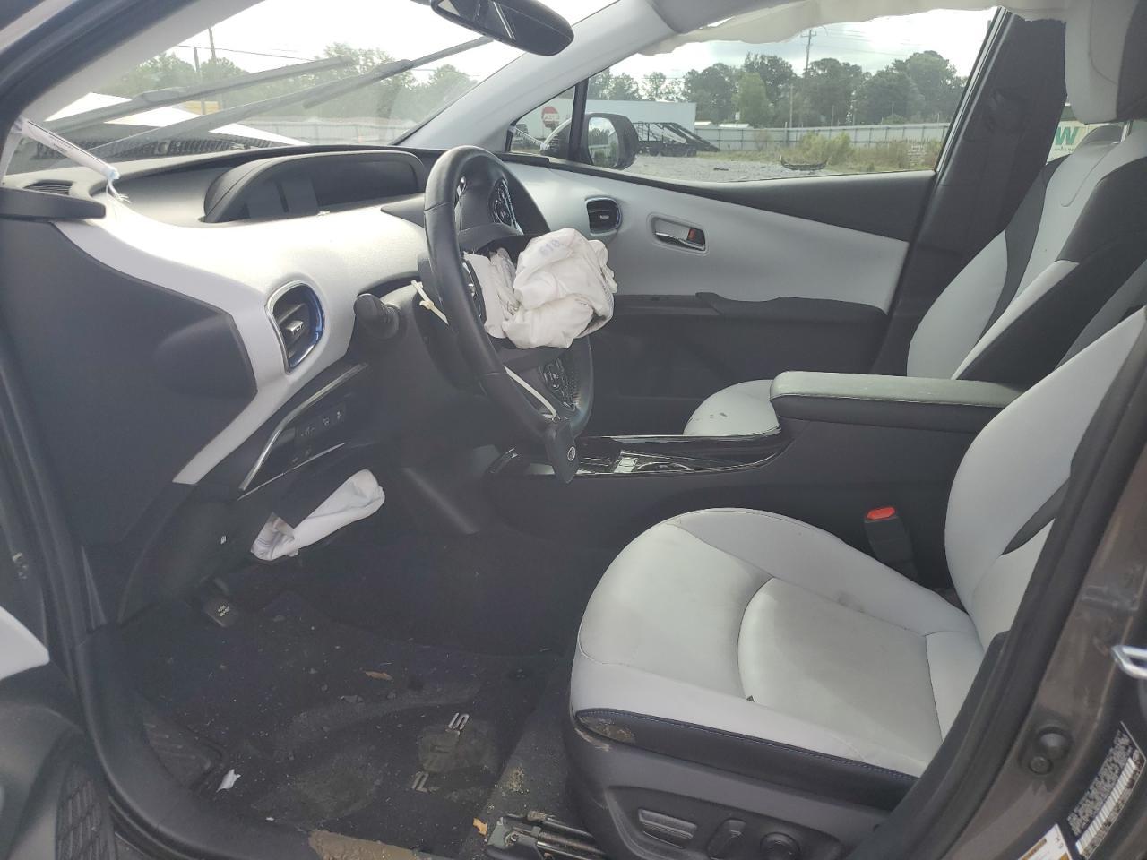 2022 Toyota Prius Night Shade - Image 7