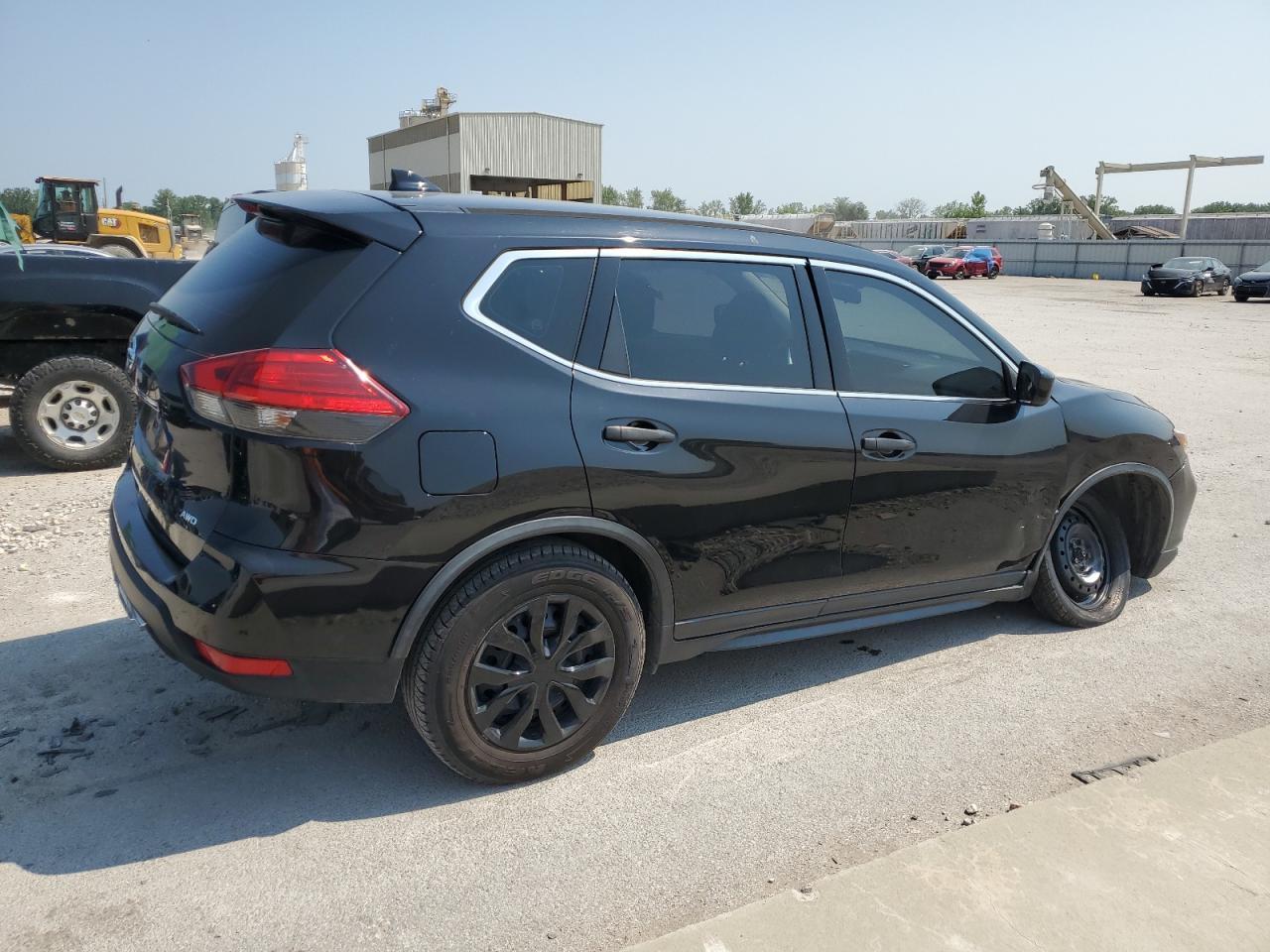 2017 Nissan Rogue S - Фото 3