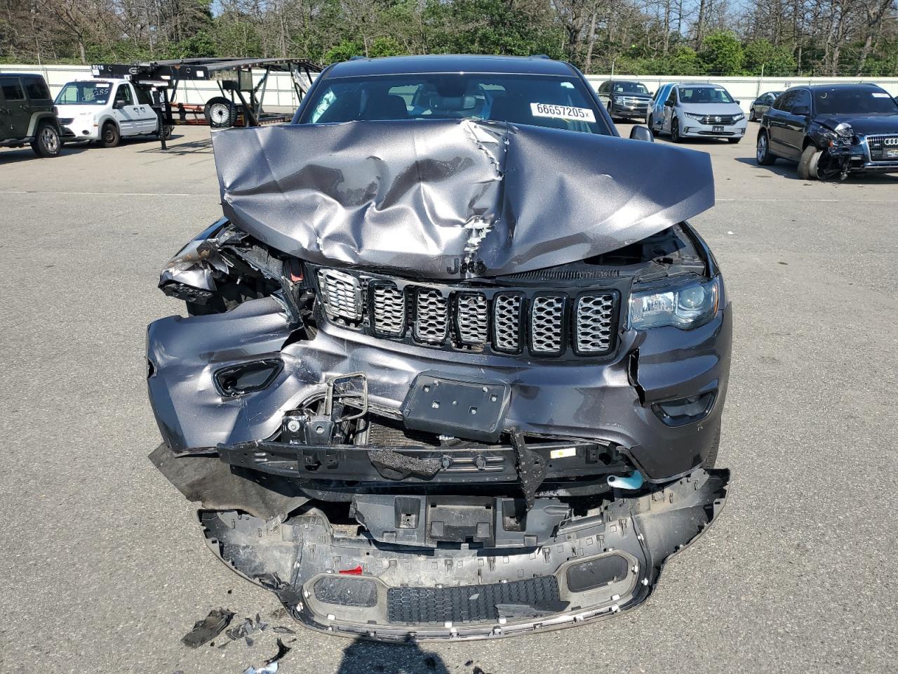 2020 Jeep Grand Cherokee Laredo - Image 5