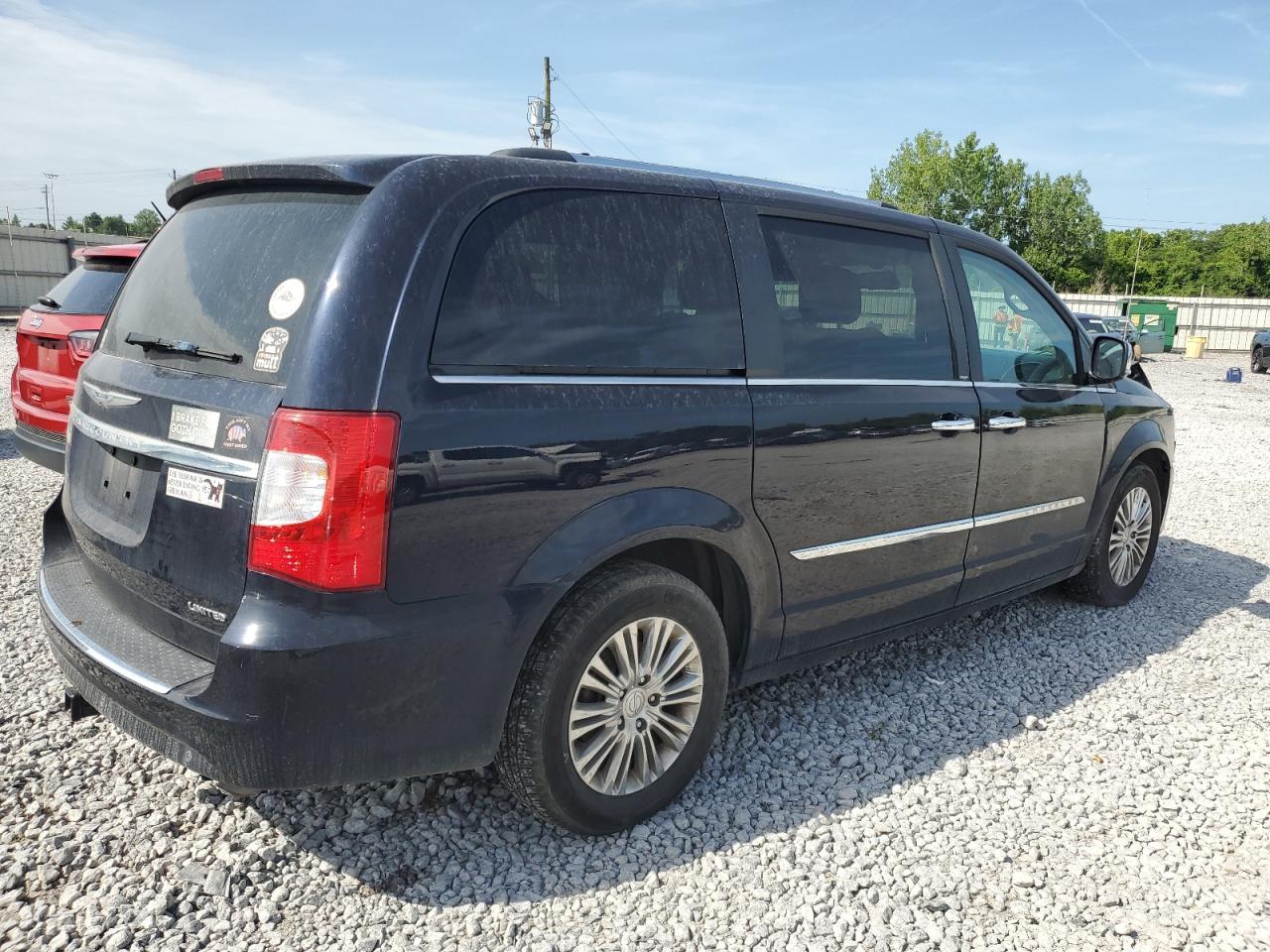 2011 Chrysler Town & Country Limited Limited - Image 3