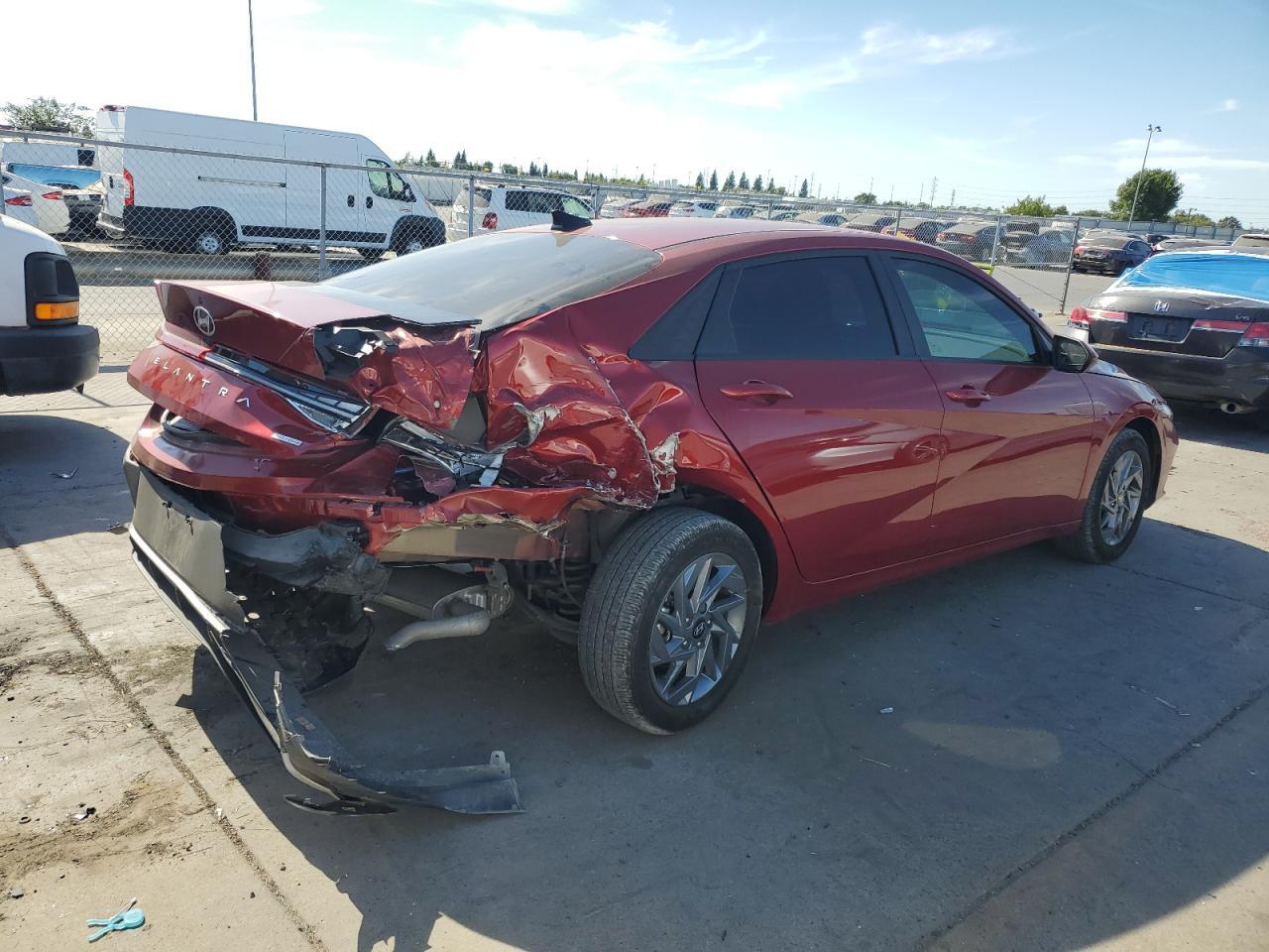 2024 Hyundai Elantra Blue - Фото 3