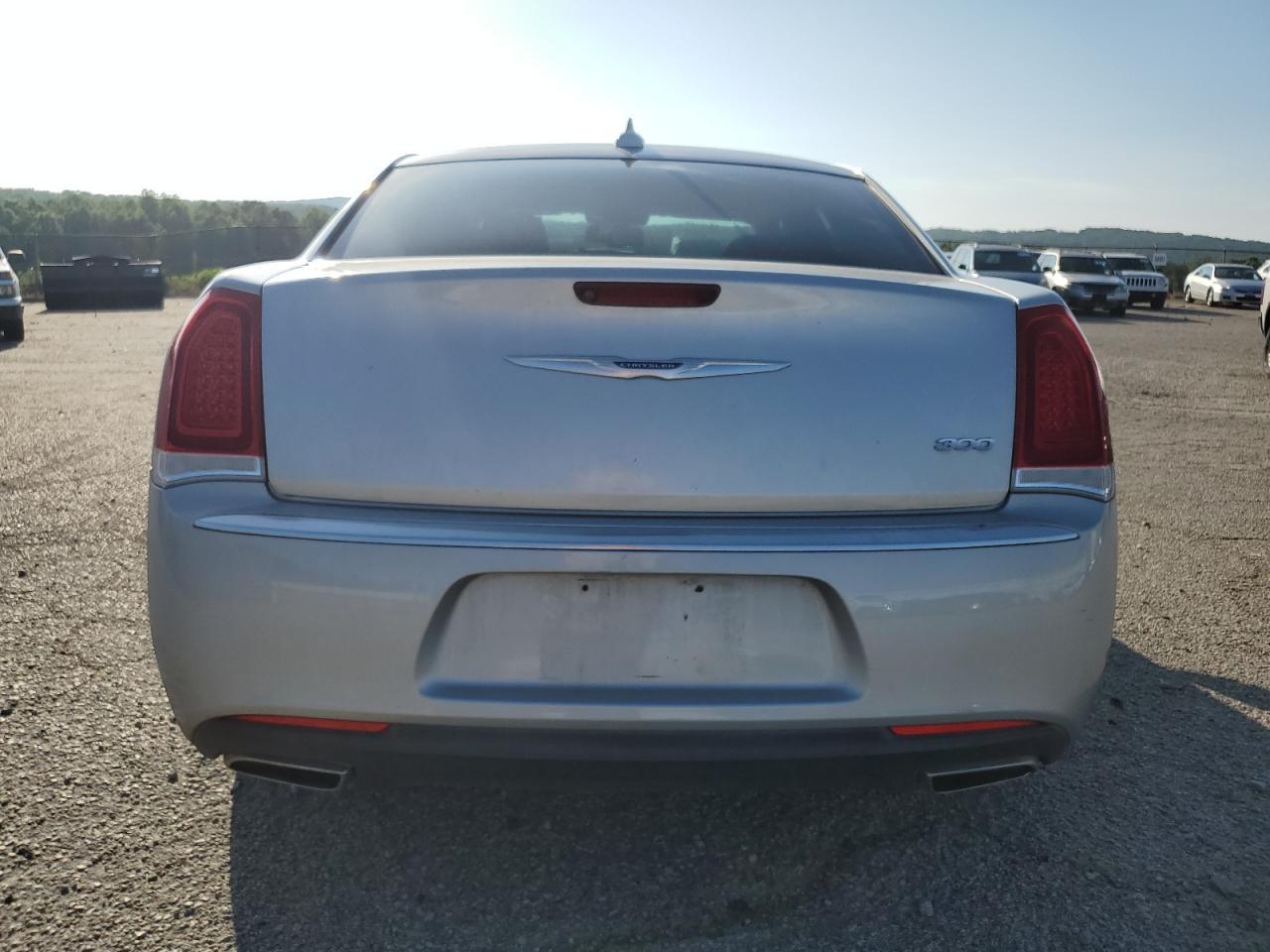 2019 Chrysler 300 Touring - Image 6