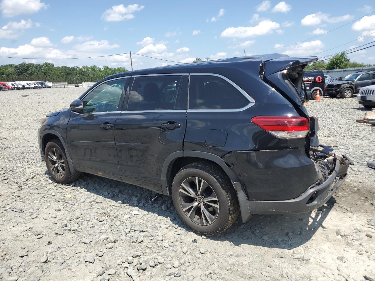 2017 Toyota Highlander Le - Фото 2