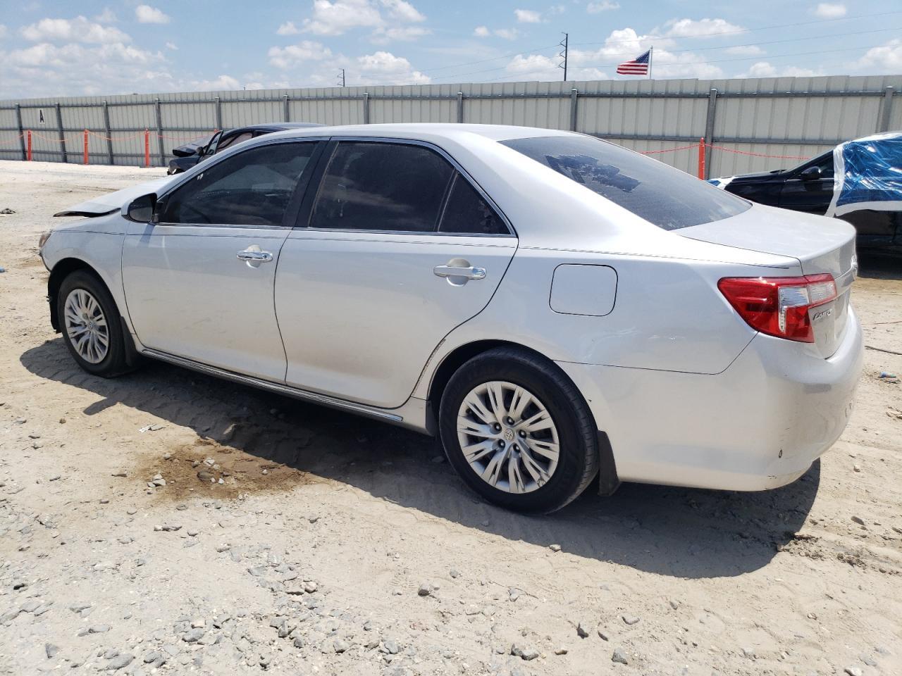 2012 Toyota Camry Base - Фото 2