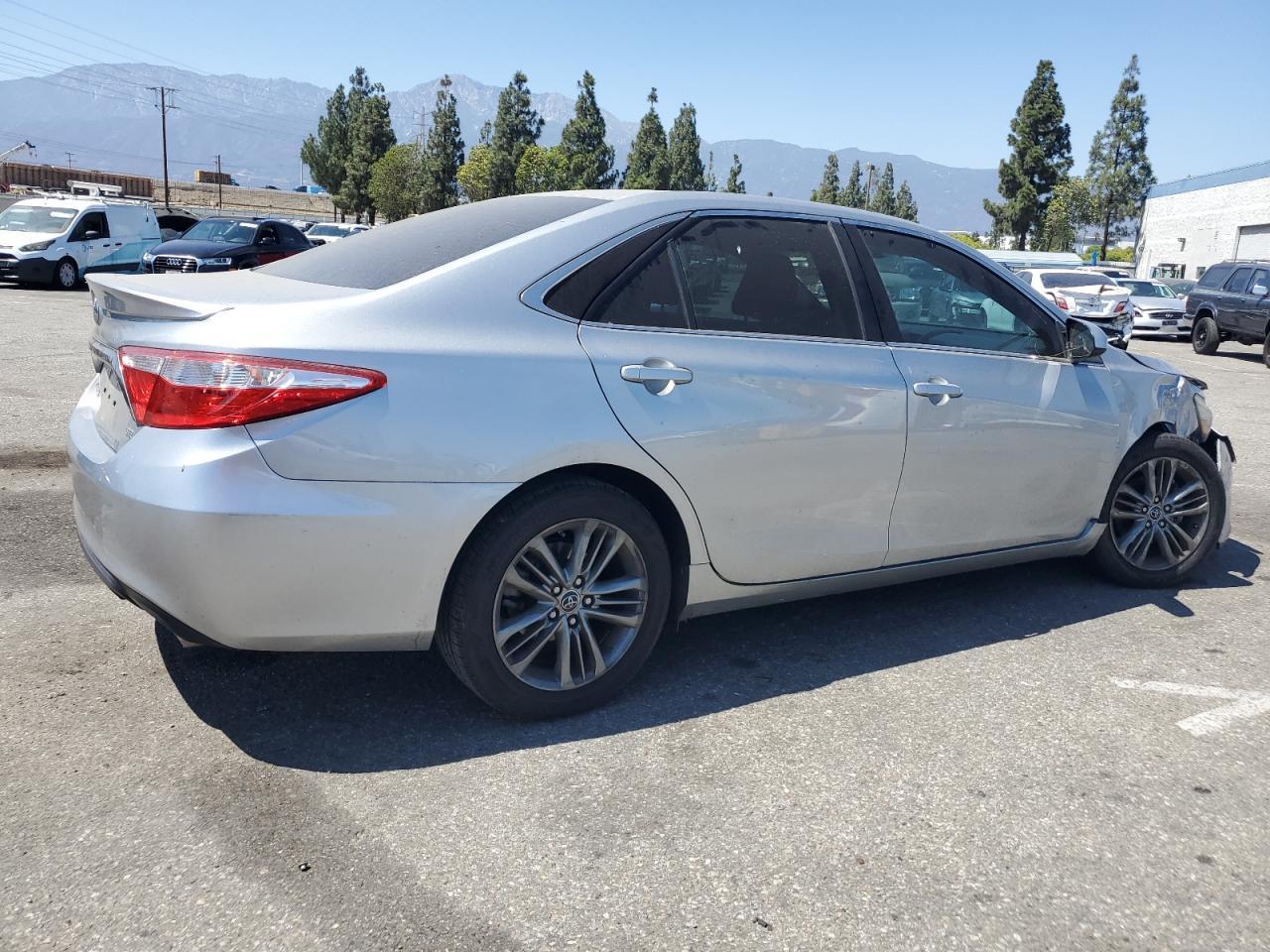 2015 Toyota Camry Le - Фото 3