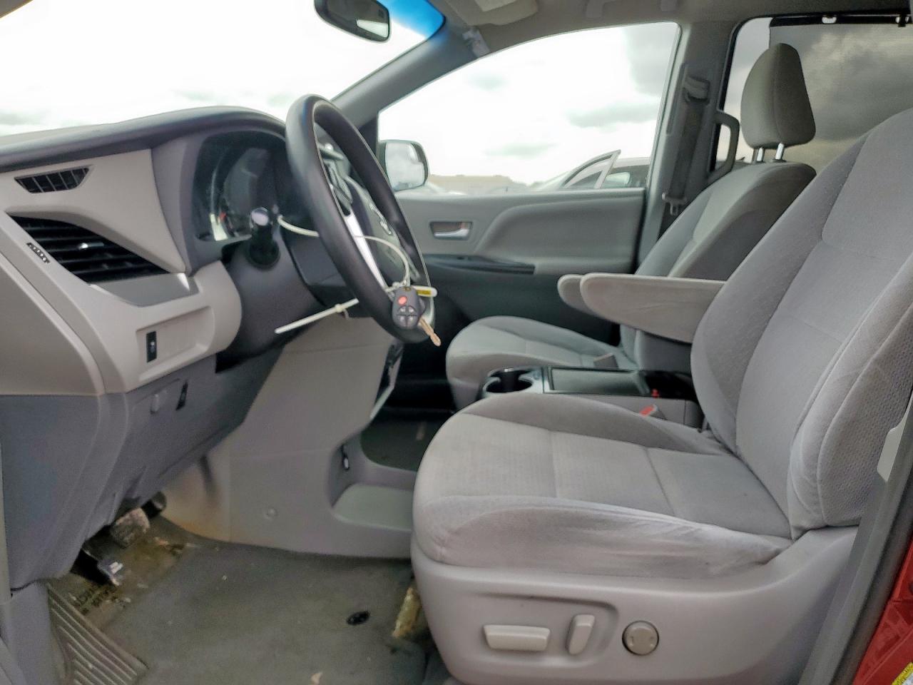 2015 Toyota Sienna Le - Фото 7