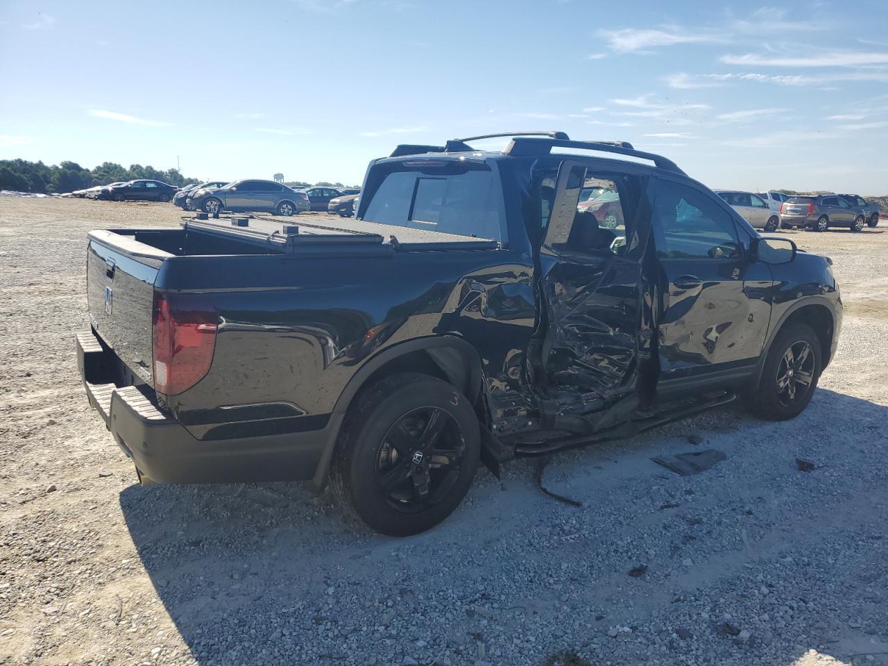 2022 Honda Ridgeline Black Edition - Image 3
