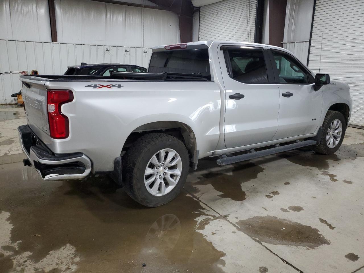 2019 Chevrolet Silverado K1500 Custom - Фото 3