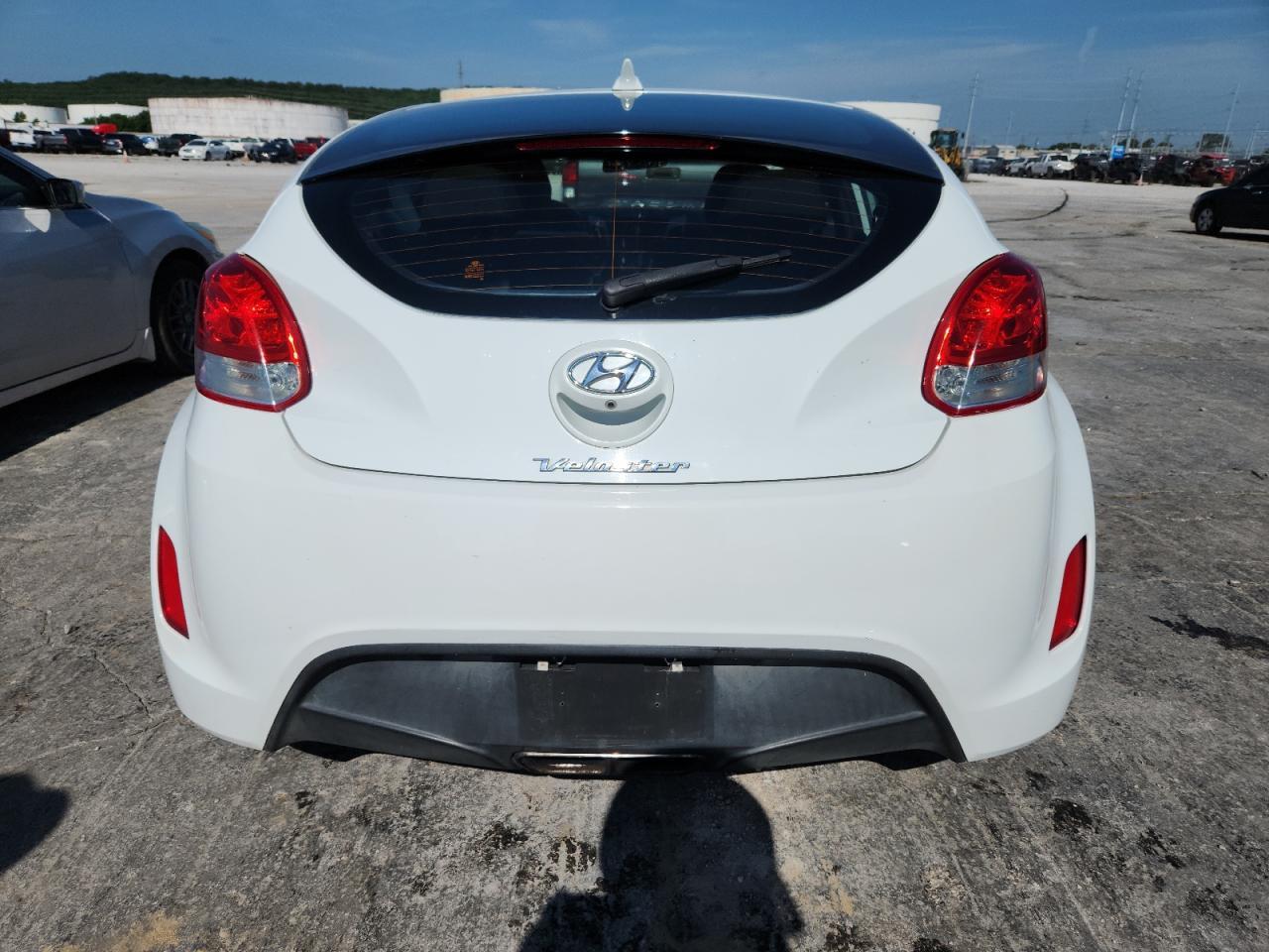2016 Hyundai Veloster - Фото 6