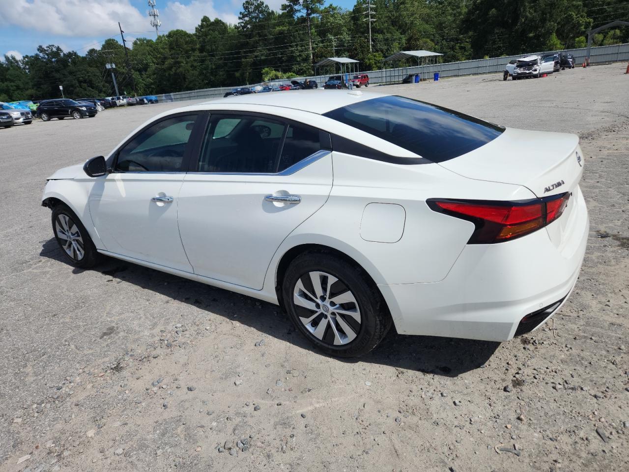 2025 Nissan Altima S - Фото 2