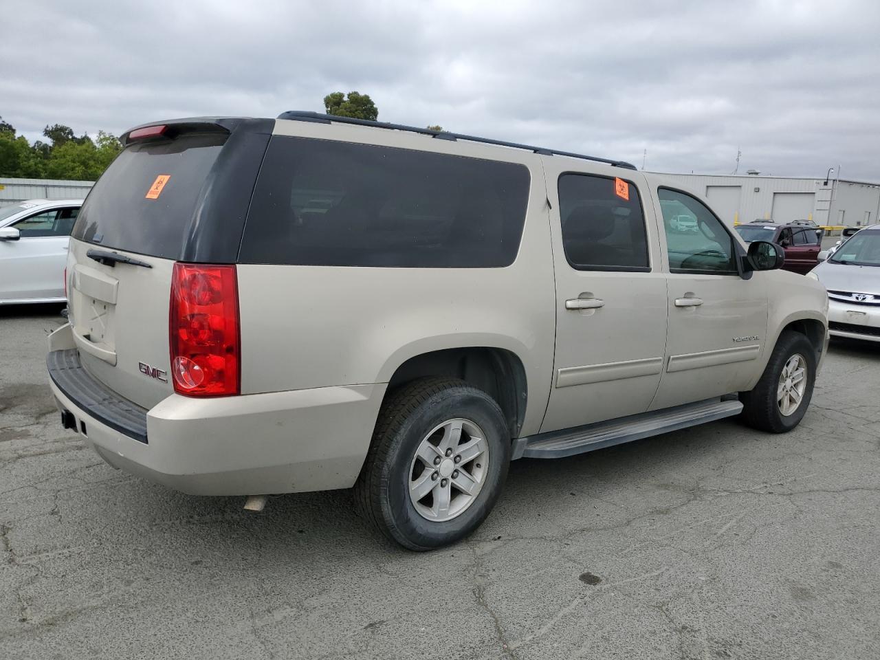 2011 GMC Yukon Xl C1500 Sle - Image 3