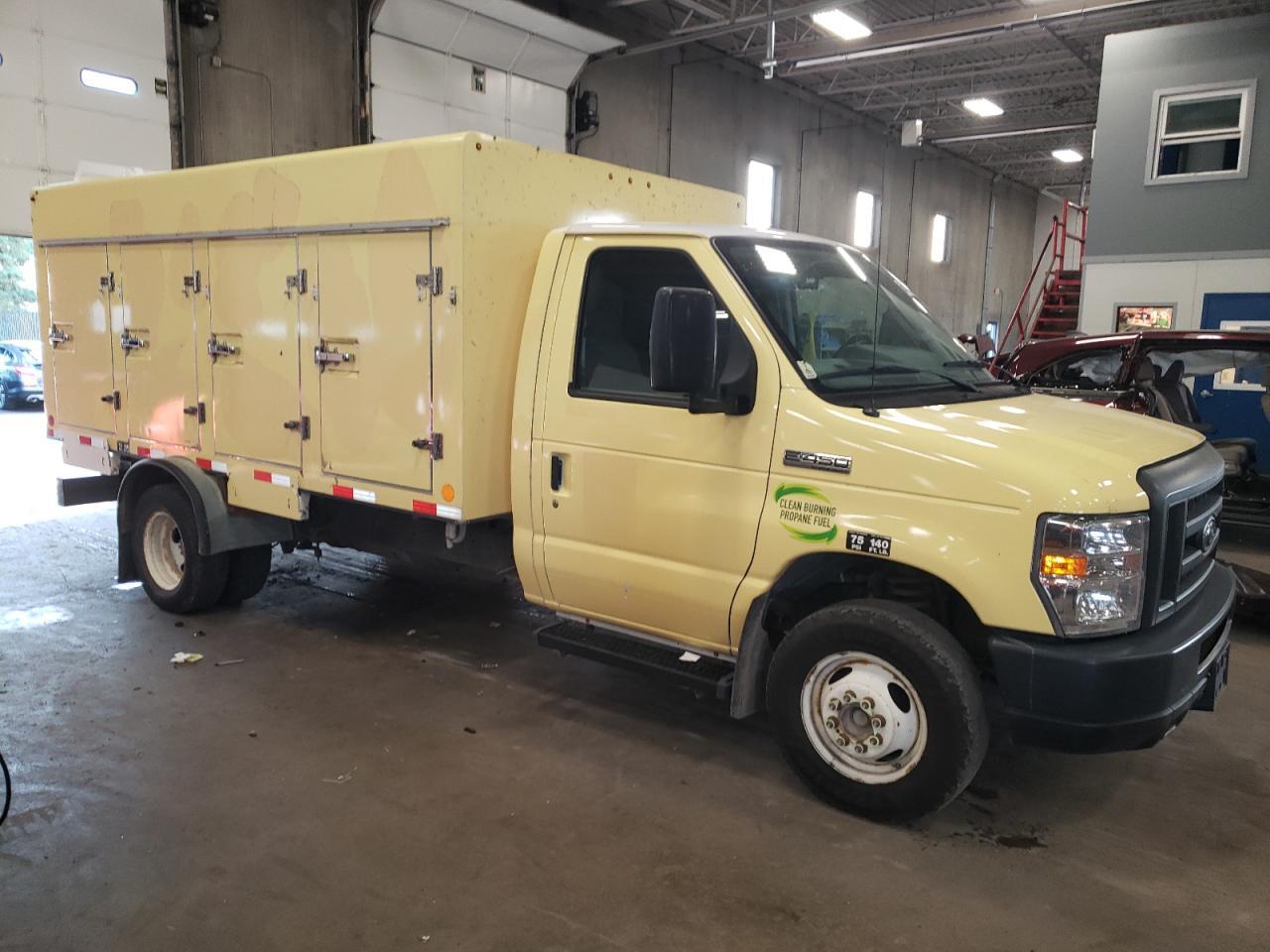 2018 Ford Econoline E450 Super Duty Cutaway Van - Фото 4