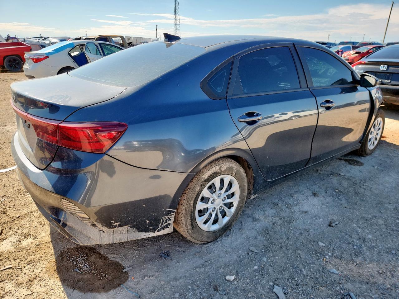 2023 Kia Forte Lx - Image 3