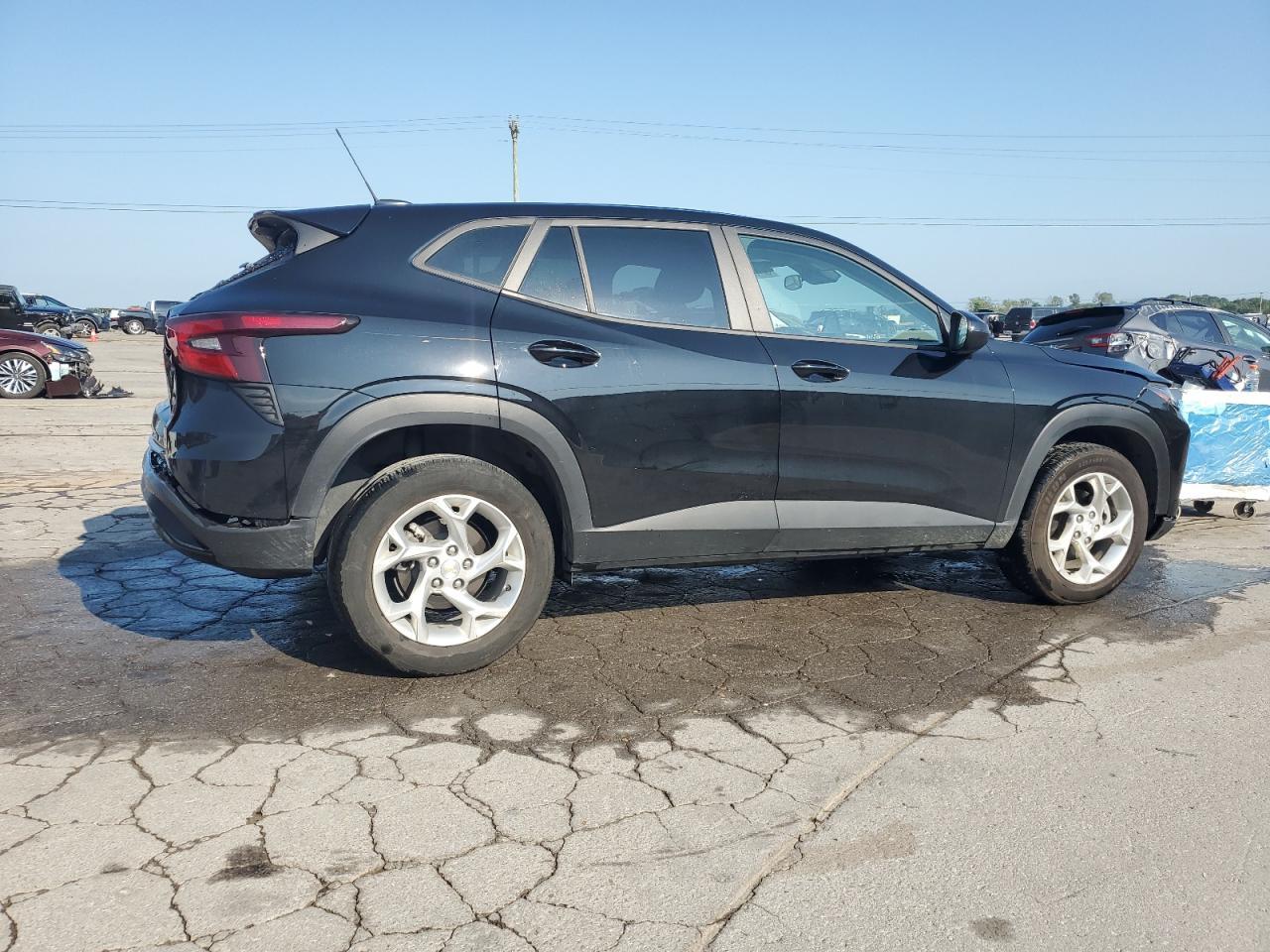 2024 Chevrolet Trax Ls - Image 3