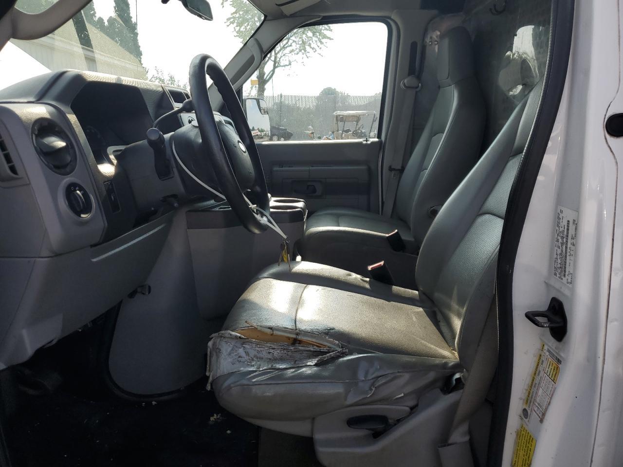 2012 Ford Econoline E250 Van - Фото 7