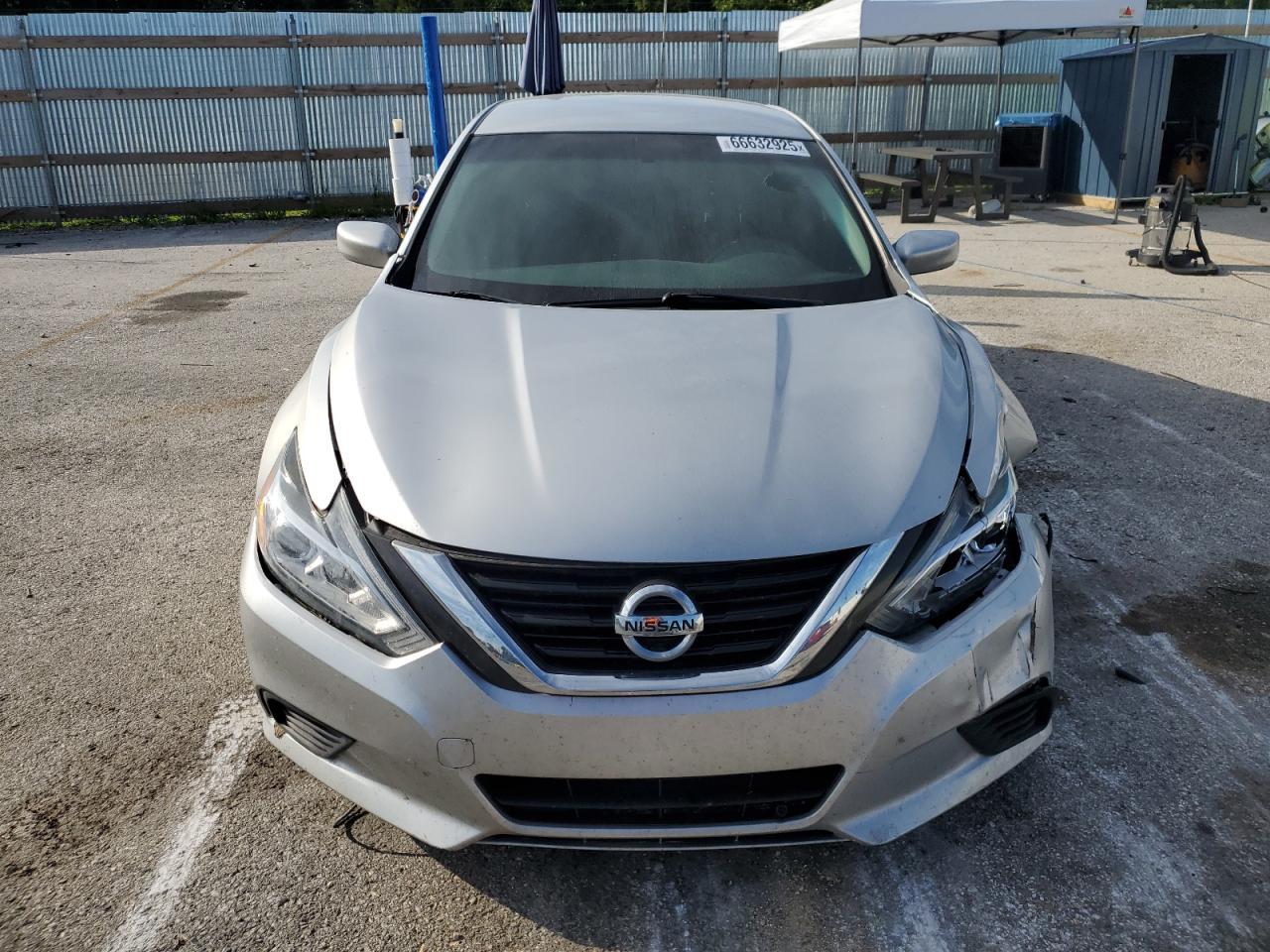 2018 Nissan Altima 2.5 - Image 5