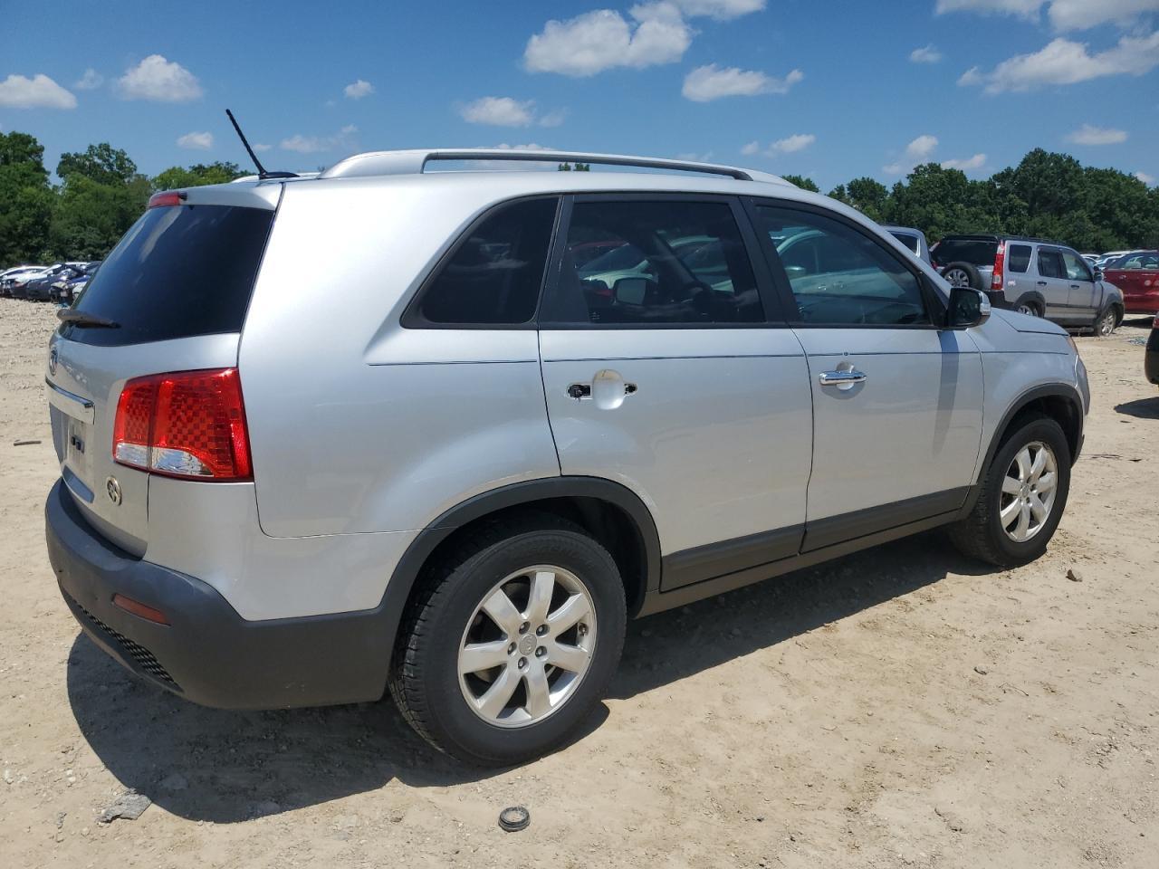 2013 Kia Sorento Lx - Image 3