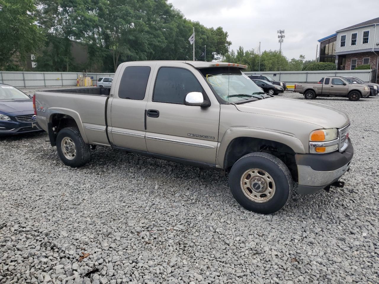 2002 GMC Sierra K2500 Heavy Duty - Image 4