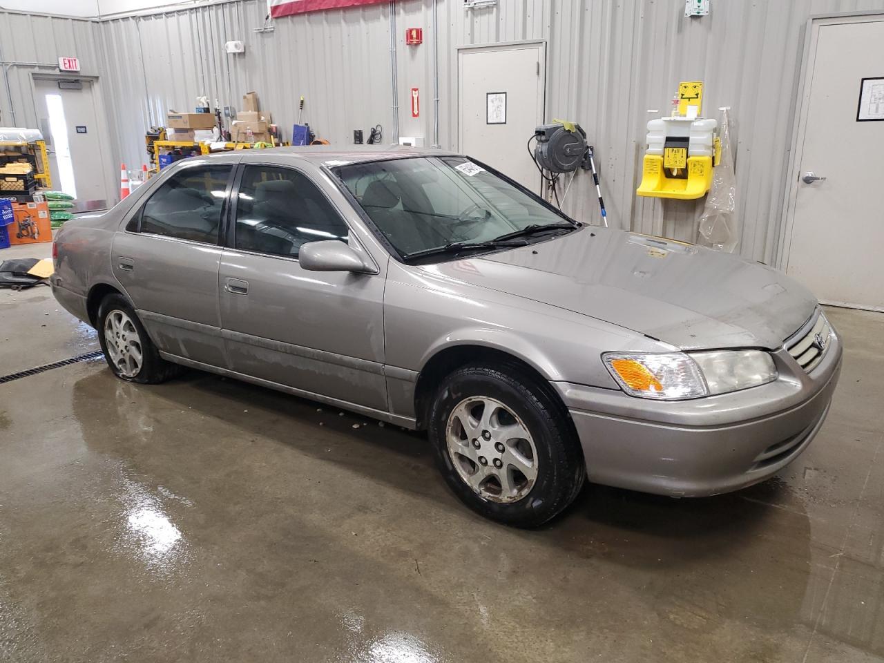 2000 Toyota Camry Le - Image 4