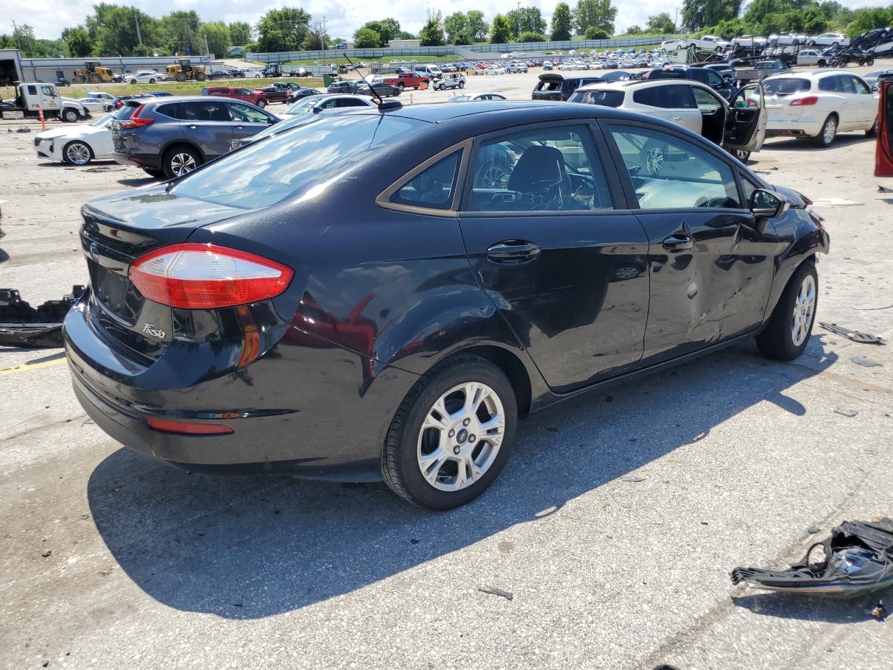 2015 Ford Fiesta Se - Фото 3