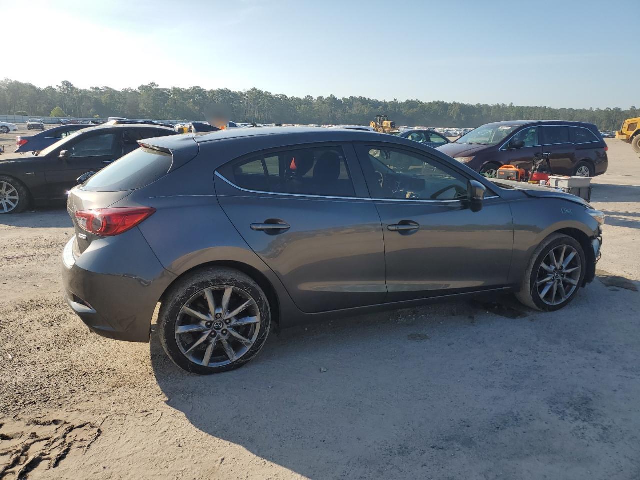 2018 Mazda 3 Touring - Image 3