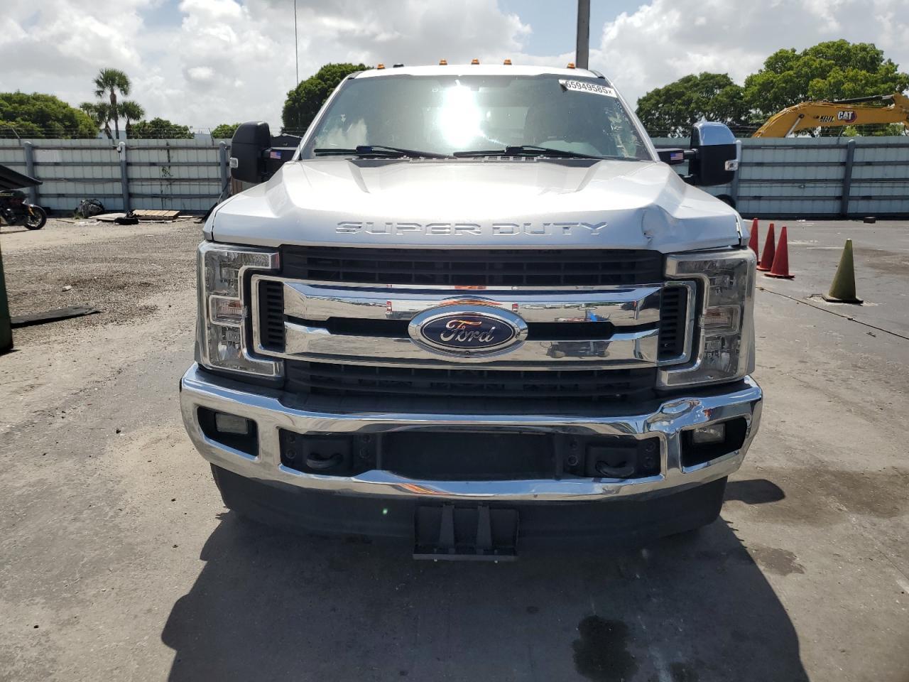 2019 Ford F350 Super Duty - Image 5