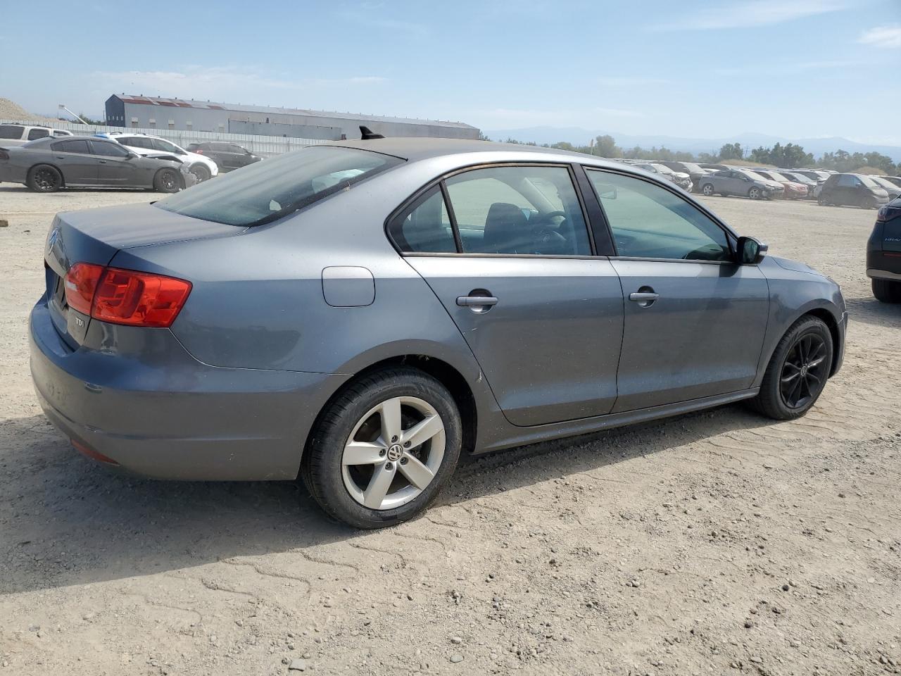2011 Volkswagen Jetta Tdi - Image 3
