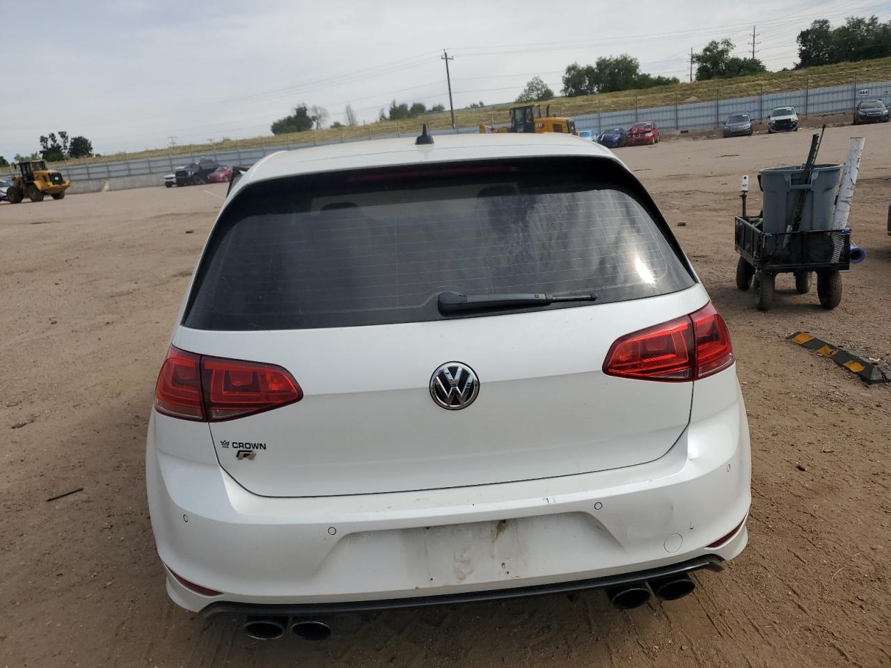 2017 Volkswagen Golf R - Image 6