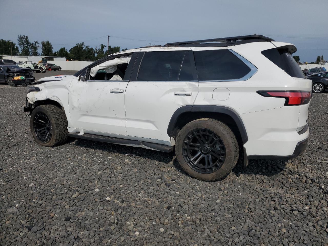 2024 Toyota Sequoia Sr5 - Фото 2