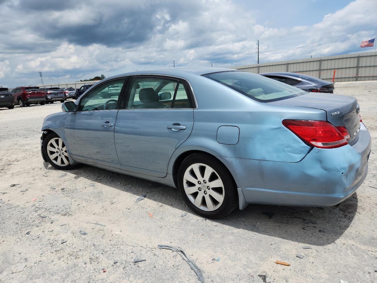 2005 Toyota Avalon Xl - Image 2