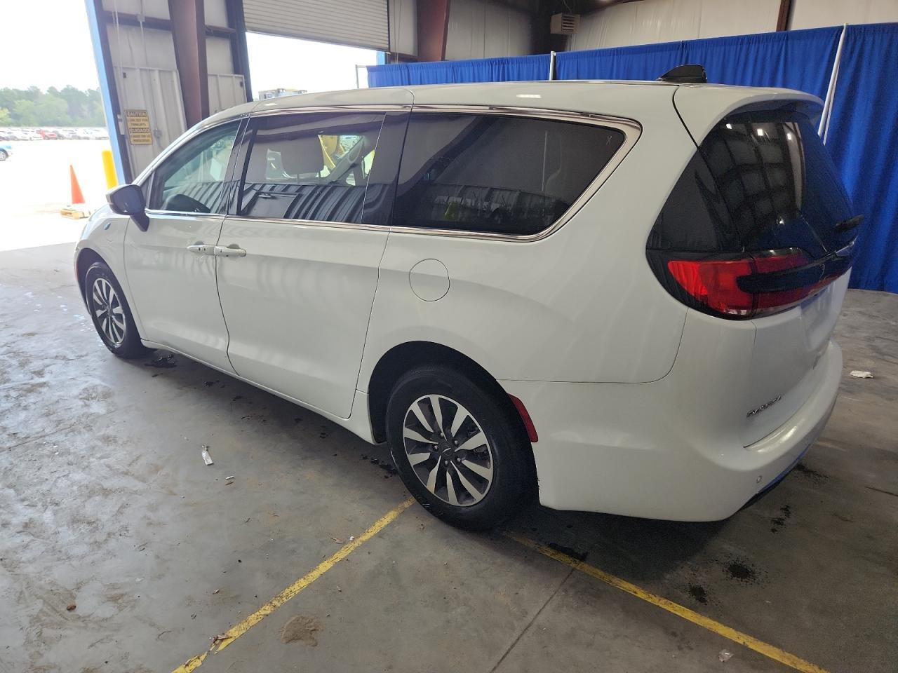 2023 Chrysler Pacifica Hybrid Touring L - Фото 2