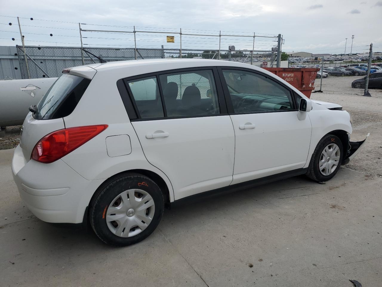 2011 Nissan Versa S - Фото 3