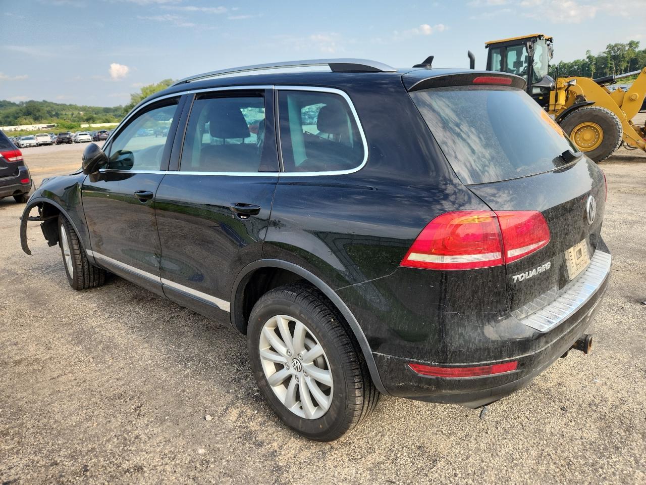 2011 Volkswagen Touareg V6 - Фото 2
