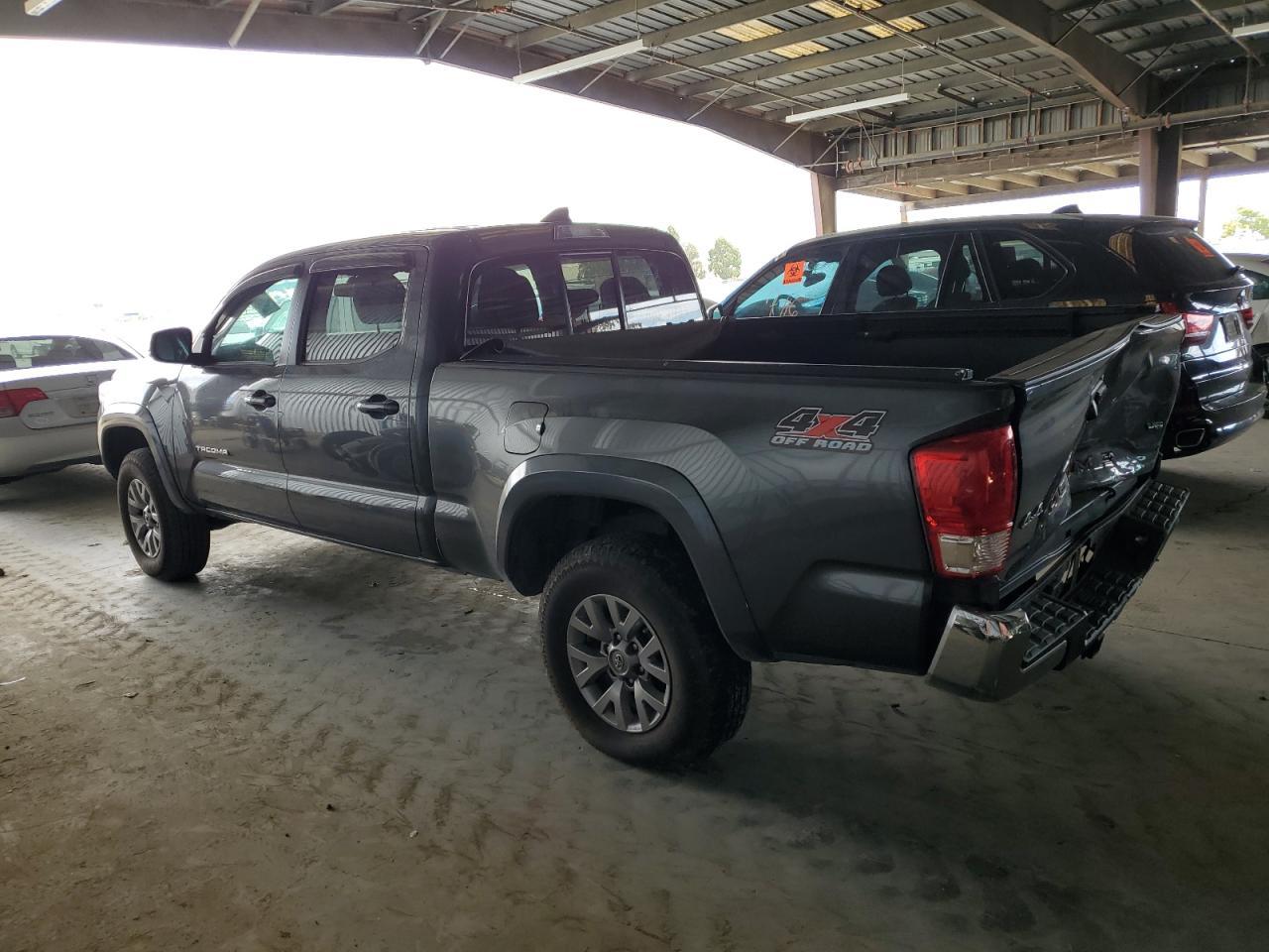 2017 Toyota Tacoma Double Cab - Фото 2
