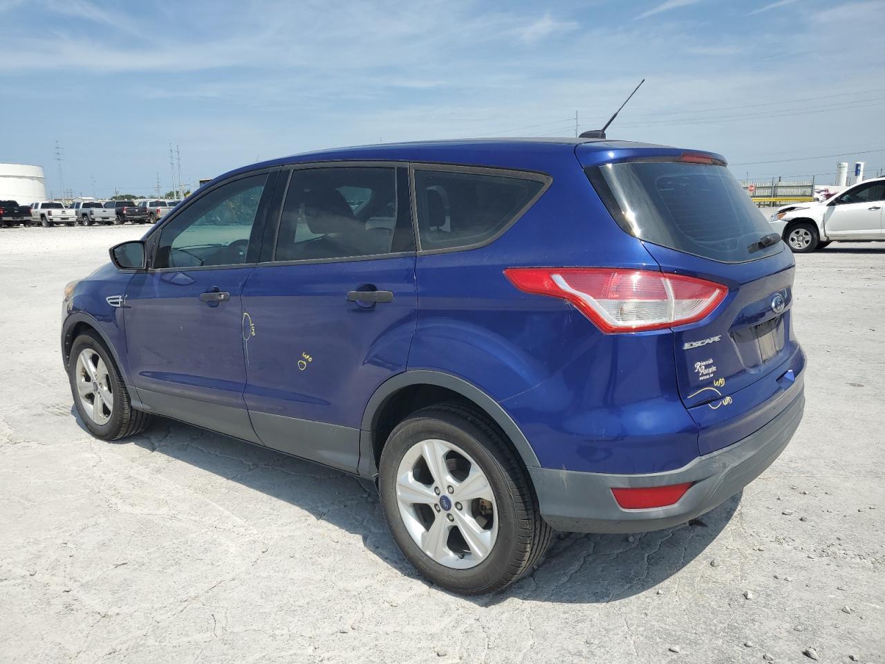 2014 Ford Escape S - Фото 2