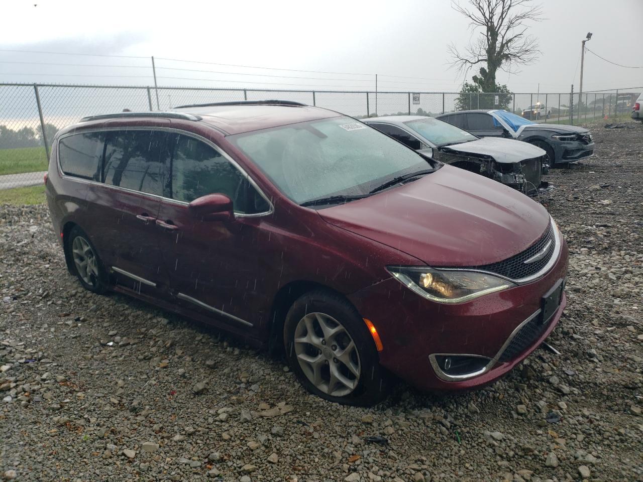 2018 Chrysler Pacifica Touring L Plus - Фото 4