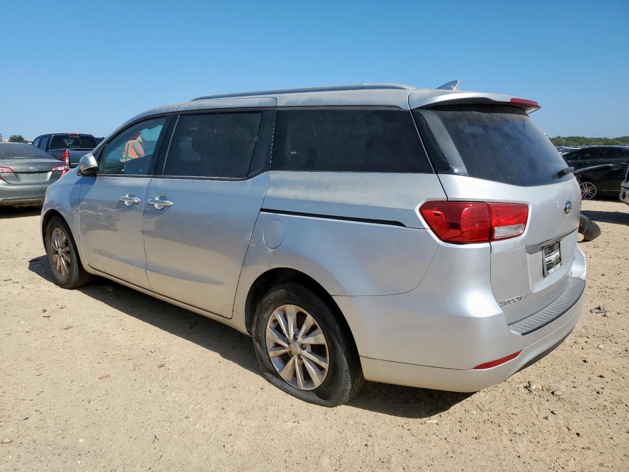 2015 Kia Sedona Lx - Image 2