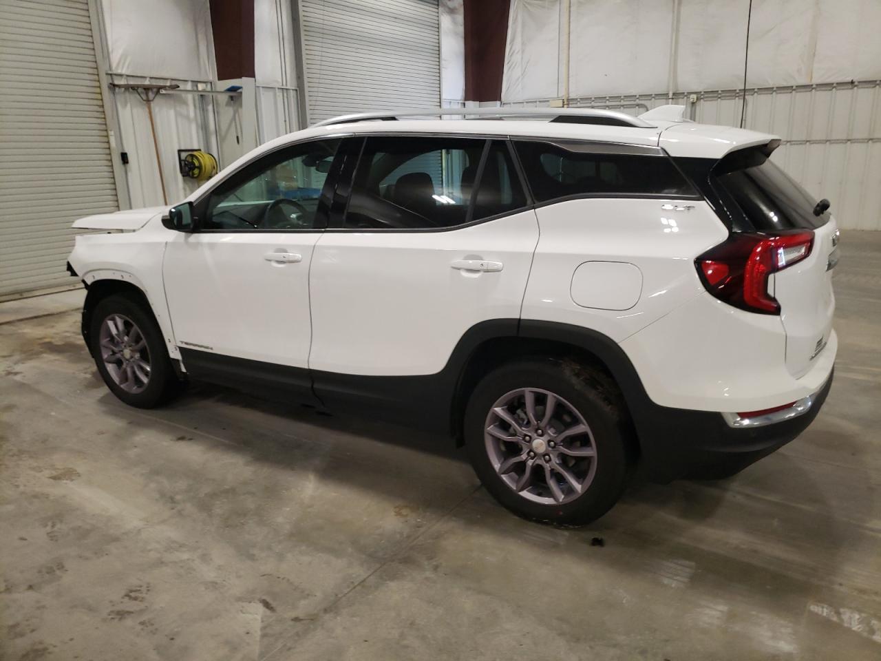 2023 GMC Terrain Slt - Image 2
