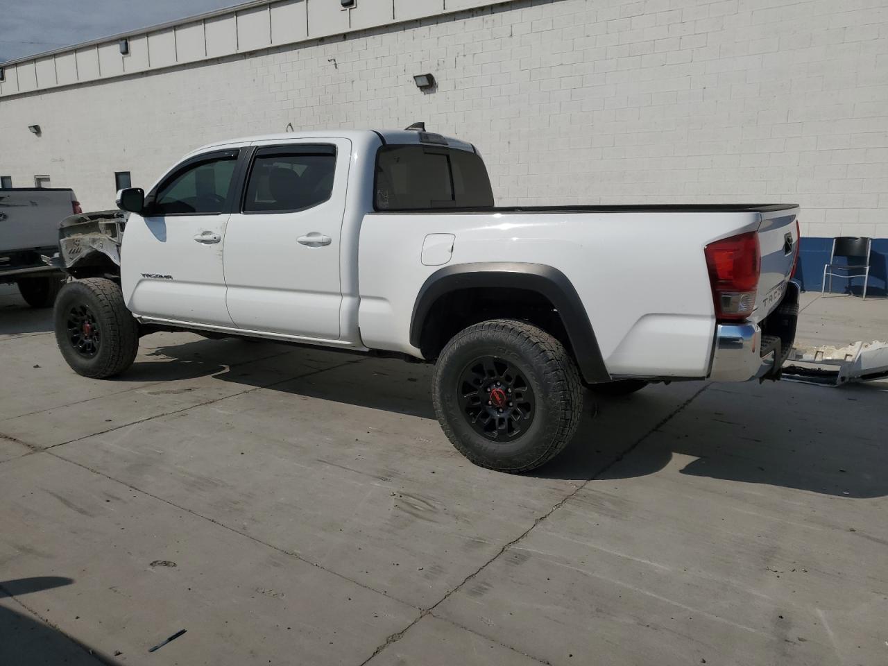 2017 Toyota Tacoma Double Cab - Фото 2