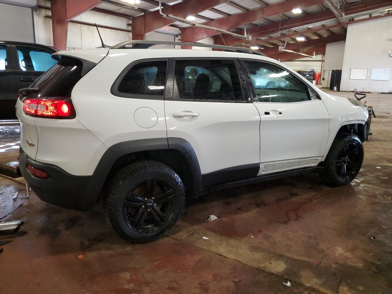 2016 Jeep Cherokee Trailhawk - Image 3